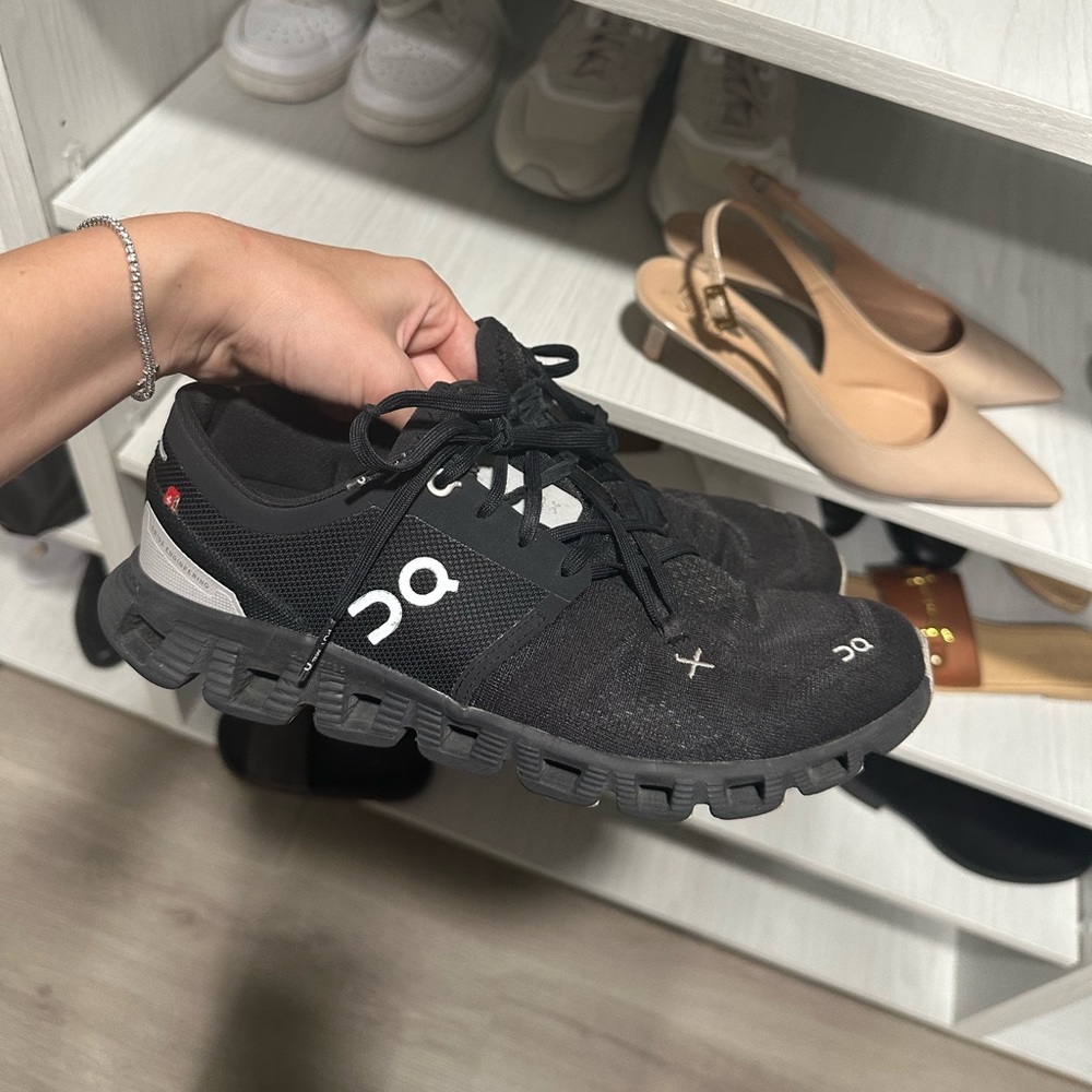 ON CLOUD X 3 - women size 9